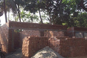 কালীগঞ্জে সরকারি জায়গা দখল করে অবৈধ ভবন নির্মাণ
