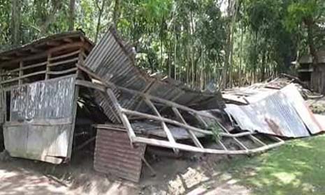 ঝালকাঠিতে কালবৈশাখী ঝড়ে অর্ধশত ঘরবাড়ি বিধ্বস্ত