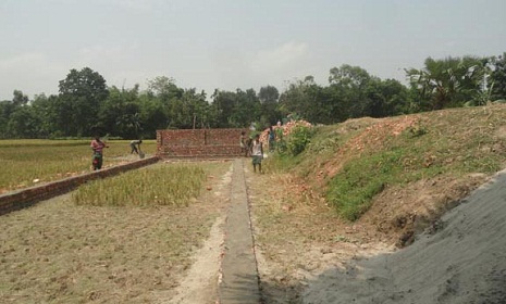 নকলা-নাকগাঁও সড়কে রাতারাতি স্থাপনা নির্মাণের হিড়িক