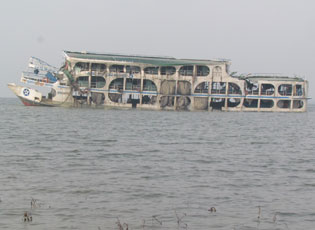 মেঘনায় লঞ্চডুবি, আরও ১ মৃতদেহ উদ্ধার