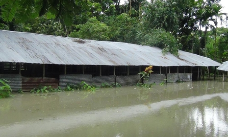 পিরোজপুরের ৩০টি গ্রাম ৩ ফুট পানির নিচে