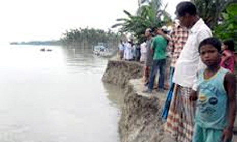 ভাঙ্গনের ঝুঁকিতে ভোলার শহর রক্ষা বাঁধ