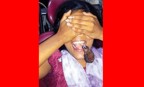 তরুণীর মুখে তালা!