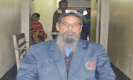 ‘আশ্রিত না হয়ে পৈত্রিক ভিটায় নিজ ঘরে মরতে চাই’
