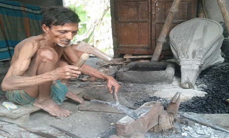 ‘মুক্তিযোদ্ধা কার্ড চাই, ভাতা চাই’