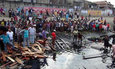 নরসিংদীতে নৌকা ডুবিতে মা মেয়েসহ নিহত ৩