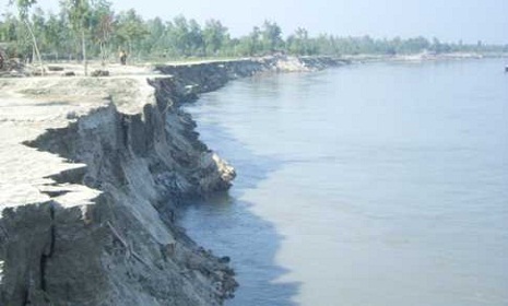 চাঁপাইনবাবগঞ্জে নদীর পাড় ধসে ২ জনের মৃত্যু