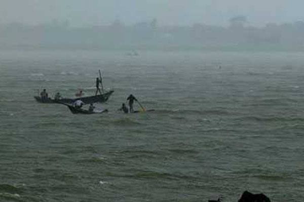 মেঘনায় নৌকাডুবিতে ৩ শিশুর লাশ উদ্ধার, নিখোঁজ ৬