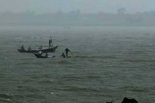 মেঘনায় নৌকাডুবিতে ৩ শিশুর লাশ উদ্ধার, নিখোঁজ ৬