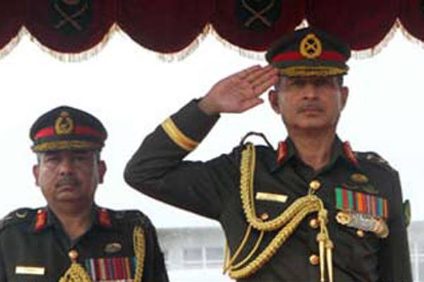 বিদায়ী সেনাপ্রধান ইকবাল করিম ভূঁইয়াকে গার্ড অব অনার