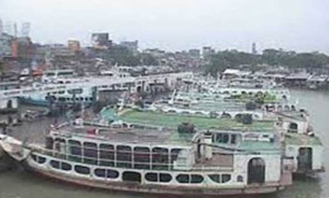 পাটুরিয়া-দৌলতদিয়া নৌরুটে লঞ্চ চলাচল বন্ধ