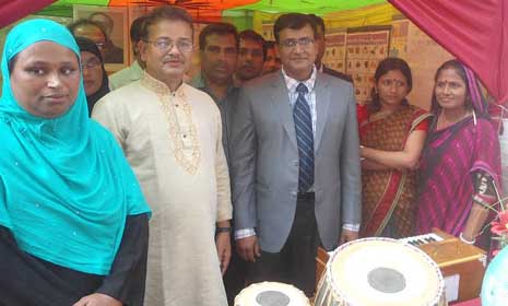 বড়লেখায় শিক্ষা উপকরণ মেলা