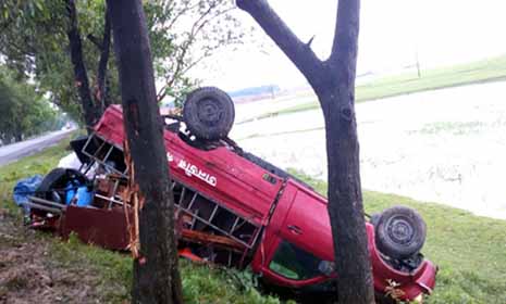 কিশোরগঞ্জে দুর্ঘটনায় একই পরিবারের ৩জন  নিহত