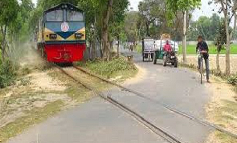 খুলনায় ট্রেনের ধাক্কায় যুবক নিহত
