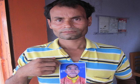 বড়াইগ্রামে মাতৃহীন প্রতিবন্ধী পুত্রকে ২২ দিন ধরে খুঁজছে পিতা