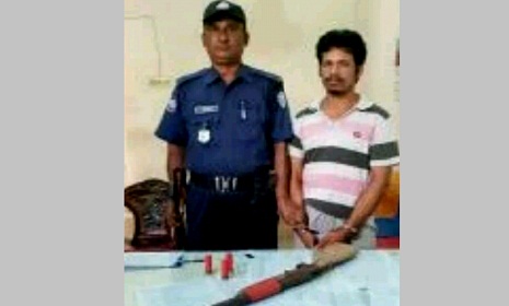 সোনাগাজীতে অস্ত্র ও গুলিসহ যুবক গ্রেফতার