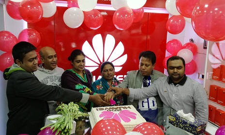 গোপালগঞ্জে হুয়াহয়ে মোবাইল কোম্পানীর শো-রুম উদ্বোধন