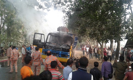 চুয়াডাঙ্গায় সড়ক দুর্ঘটনায় একই পরিবারের তিনজন নিহত