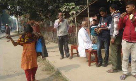 চুয়াডাঙ্গা শহরসহ গ্রামের পথচারী দোকানি পেশাজীবী কারোরই নিস্তার নেই