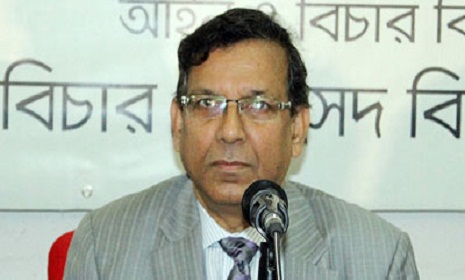 ‘পাগলে কিনা বলে আর ছাগলে কি না খায়’