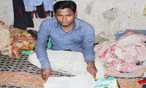 অর্নাস পড়ুয়া রিকশা চালক প্রশান্তের স্বপ্ন শিক্ষক হওয়ার