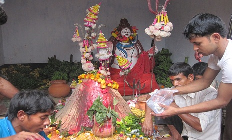 নওগাঁর ঐতিহ্যবাহী ভুতনাথ মন্দিরে বাৎসরিক উৎসব শুরু