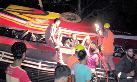 শেরপুরে যাত্রীবাহী বাস খাদে পড়ে নিহত ৩