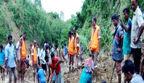 পাহাড়ধসে মৃতের সংখ্যা বেড়ে ১৫৮ : ফের উদ্ধার কাজ শুরু