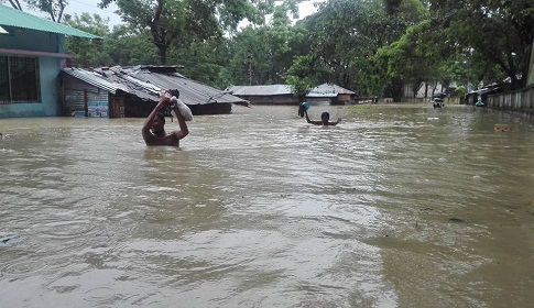 লামা-আলীকদমে বন্যা পরিস্থিতির অবনতি, সড়ক যোগাযোগ বিচ্ছিন্ন