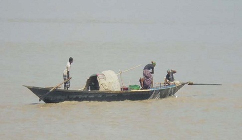 ইলিশের দেখা পাচ্ছেন না জেলেরা