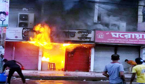 চাষাড়ায় ফুডল্যান্ড বেকারীতে আগুন