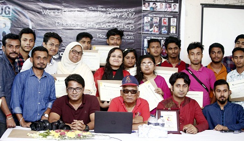‘ক্যামেরা হাতে নিয়ে ছবি তুললেই হবে না, বিষয়বস্তু বুঝতে হবে’