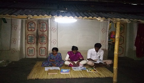 সোলারের আলোয় আলোকিত আদিবাসীর গ্রাম