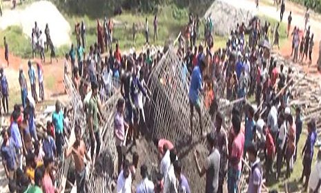 ব্রাহ্মণবাড়িয়ায় নির্মাণাধীন ছাদ ধসে ৪ শ্রমিক নিহত