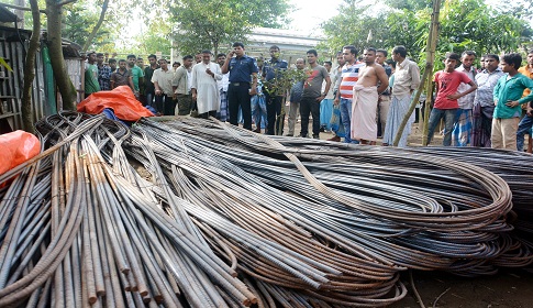 কুমিল্লায় রাতে ১৫ টন রড চুরি, দুপুরে উদ্ধার