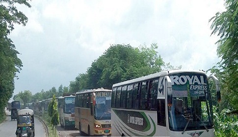 দৌলতদিয়ায় পারের অপেক্ষায় ৫ শতাধিক যান