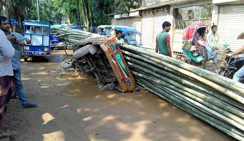 সিরাজদিখানের চলাচলের অনুপযোগী সড়ক, ঘটছে দুর্ঘটনা