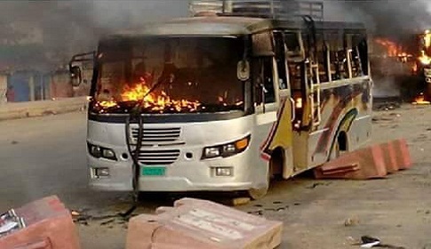 খালেদার গাড়ীবহরে ফের হামলা, ২ বাসে আগুন