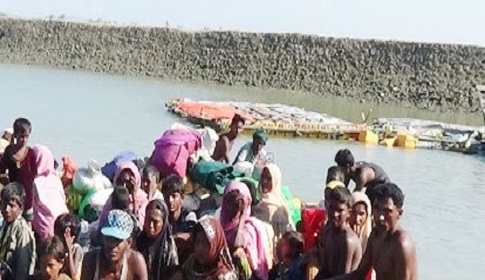 ভেলায় ভেসে টেকনাফে ৫ শতাধিক রোহিঙ্গা