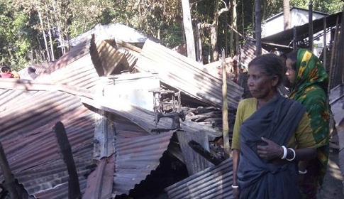 'বাংলাদেশে ধর্মানুভূতির আগুনে পুড়ছে সংখ্যালঘুর কপাল'