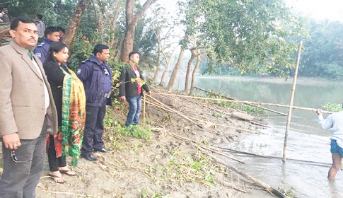 ঝিনাইদহে নদীর ১৩ টি বাঁধ অপসারণ, জাল জব্দ