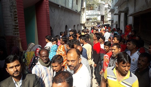 নওগাঁয় গৃহবধূকে গলা কেটে হত্যা