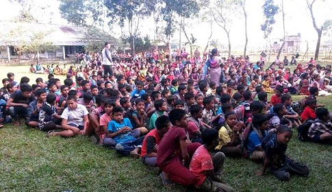দুর্গাপুরে শিশুদের মাঝে পুষ্টি সহায়তা