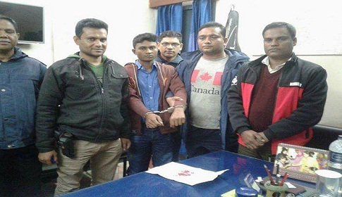 রাজারহাটে ইয়াবাসহ গাড়িচালক গ্রেফতার