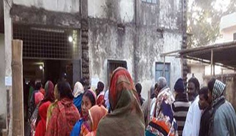 রংপুরে উৎসবমুখর পরিবেশে চলছে ভোট গ্রহণ