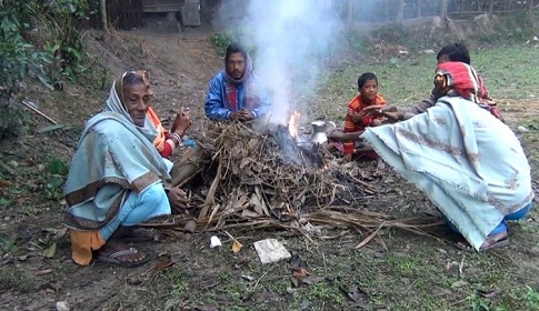 রাজারহাটে কনকনে শীতে জনজীবন বিপর্যস্ত