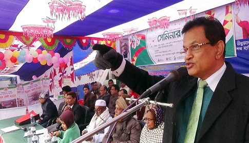 নিয়ামতপুরে উন্নয়ন মেলা পরিদর্শনে সংসদ বিষয়ক সিনিয়র সচিব