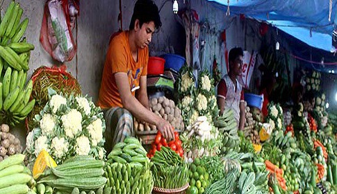 সবজির দাম বেড়েছে 