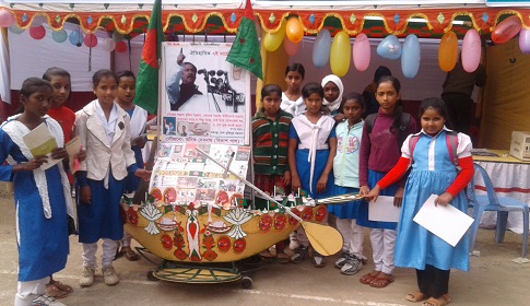 মদন উন্নয়ন মেলায় অনিকের তৈরি বঙ্গবন্ধুর রূপার নৌকা