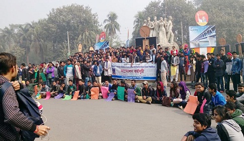 রাজু ভাস্কর্যের সামনে শিক্ষার্থীদের অবস্থান, যান চলাচল বন্ধ